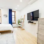 1597-1 Large Studio In The Unit Prime Ues