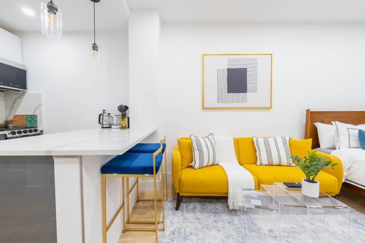 1597-1 Large In The Unit Prime Ues * New York