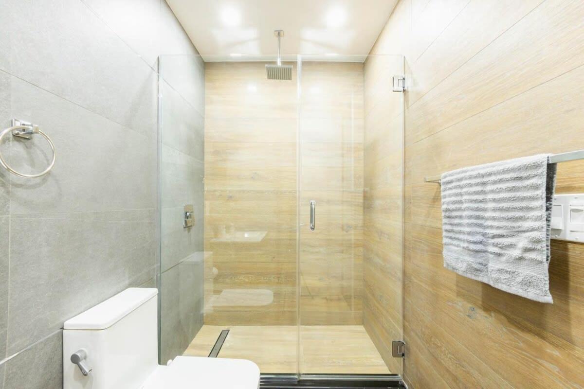 1597-1 Large In The Unit Prime Ues Apartment *