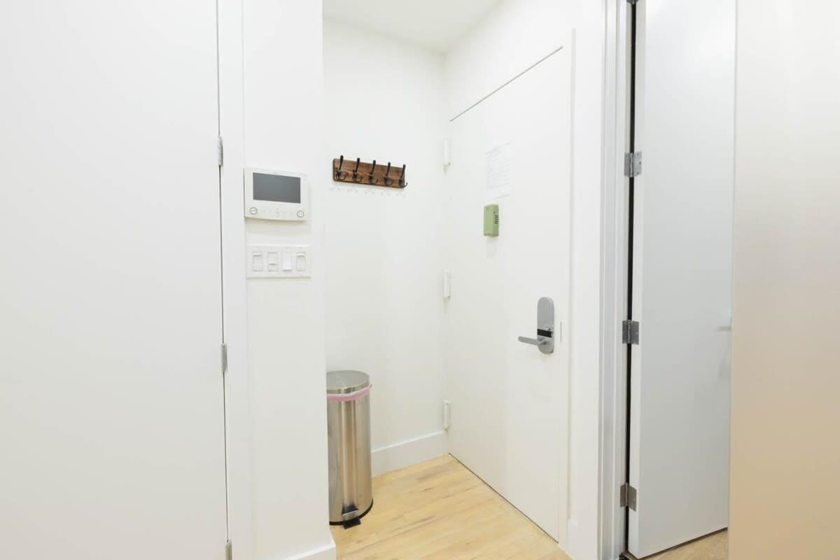 1597-1 Large In The Unit Prime Ues New York